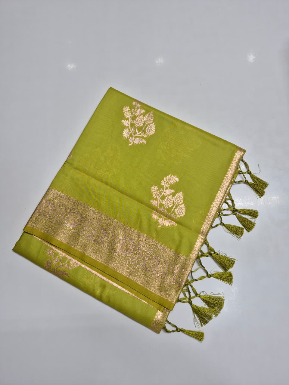 Banarasi with Butta Saree ( RK0002)